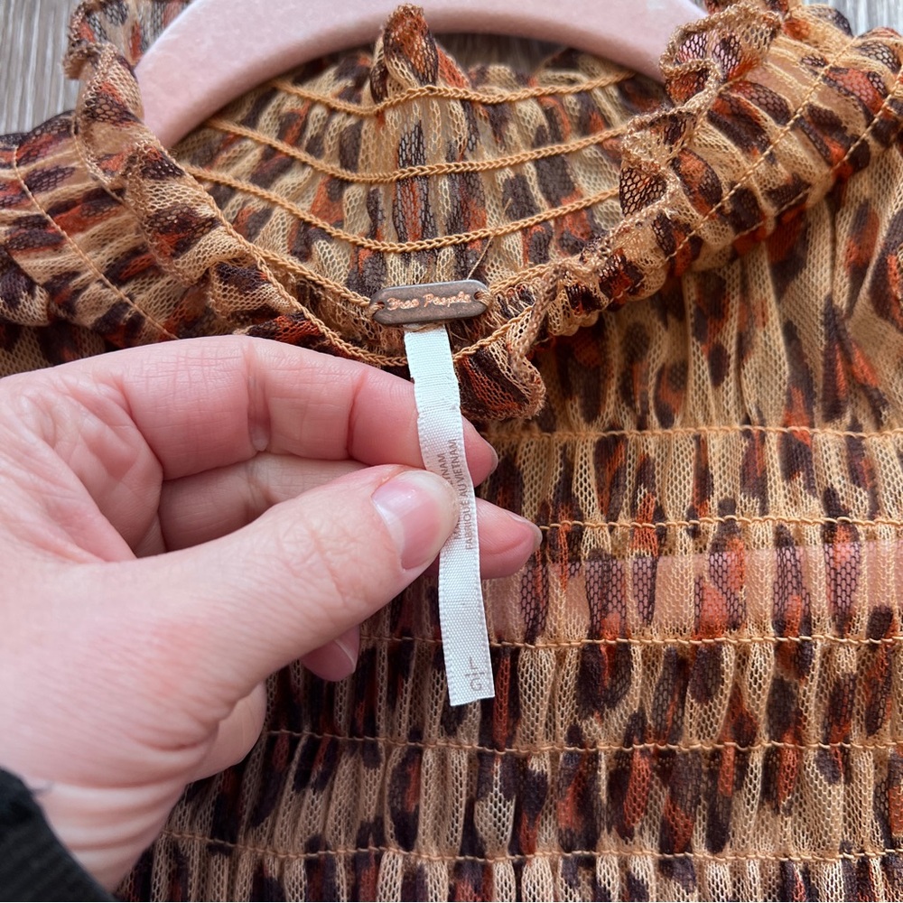 Free people hello there top leopard printed smocked - Picture 6 of 7